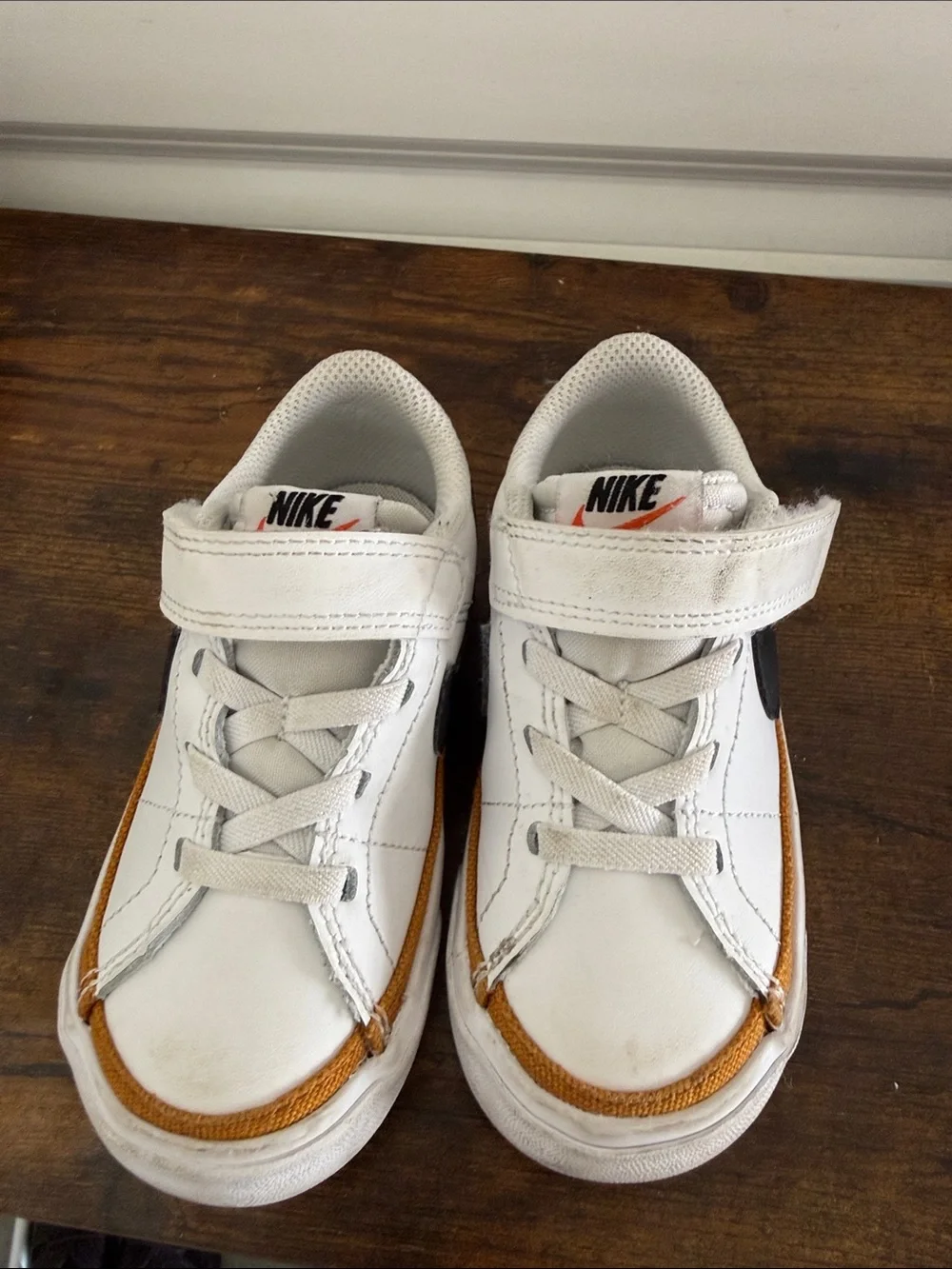 Nike Kids White, Black & Brown Low-Top Sneakers